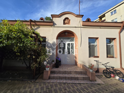 VANZARE CASA 3 CAMERE in zona Democratiei